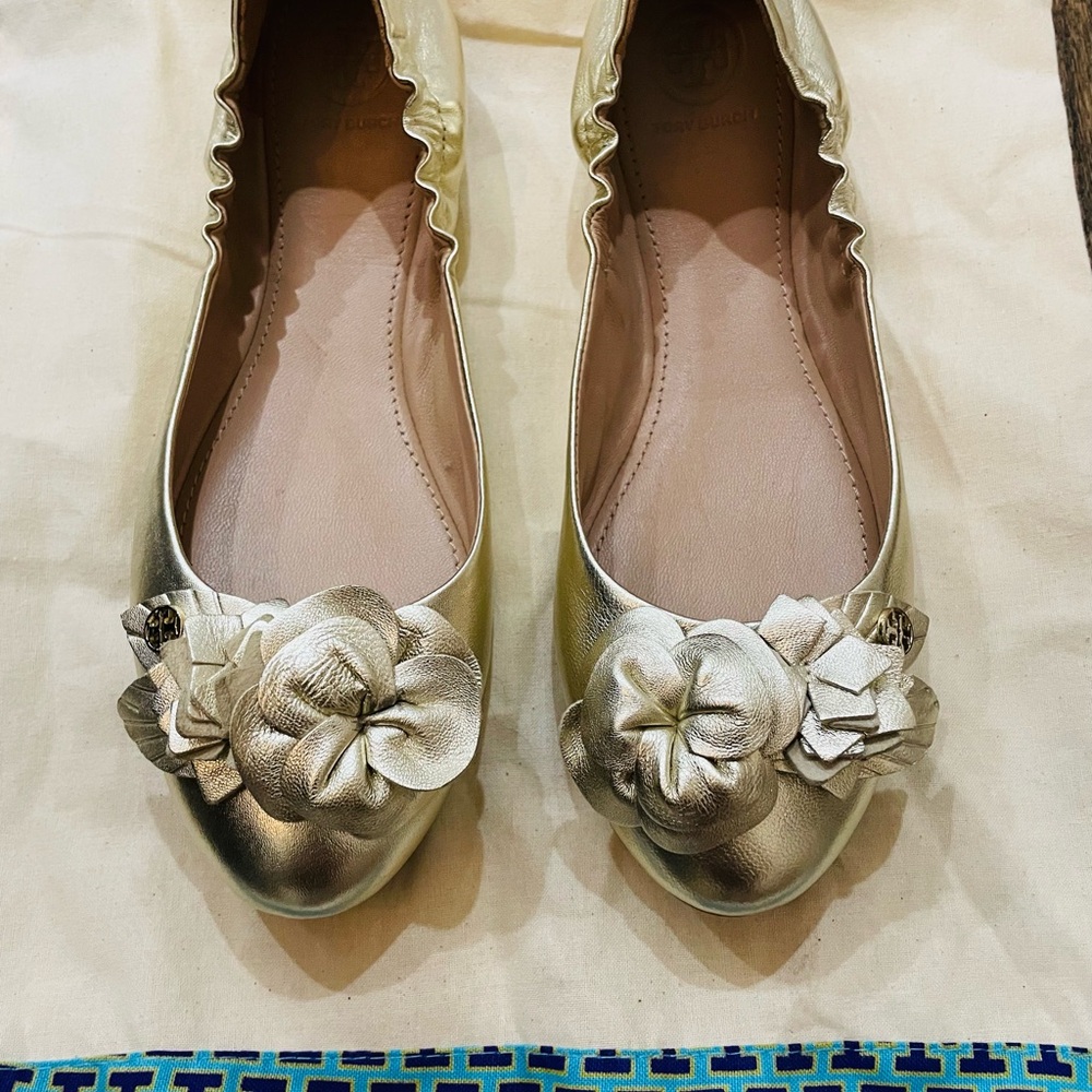 NWOB Tory Burch Gold Floral Ballet Flats